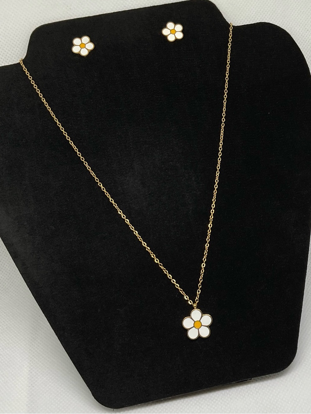 Delicate White Daisy Pendant Necklace and Stud Earrings Set - Gold